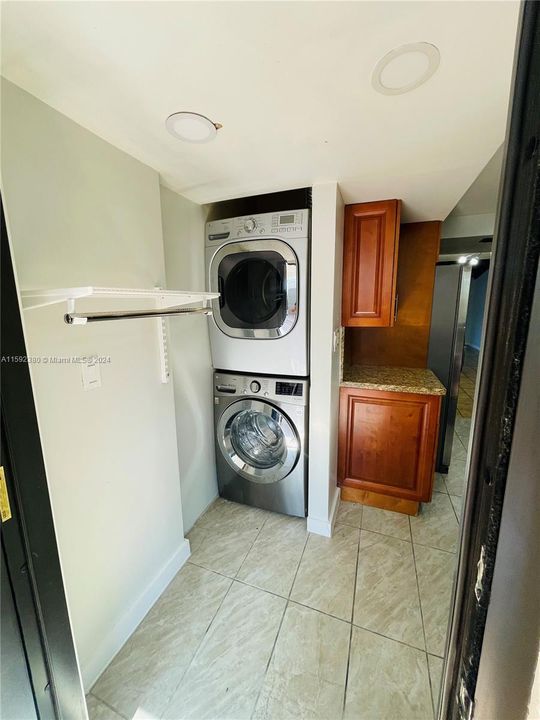 Active With Contract: $3,100 (3 beds, 2 baths, 1378 Square Feet)