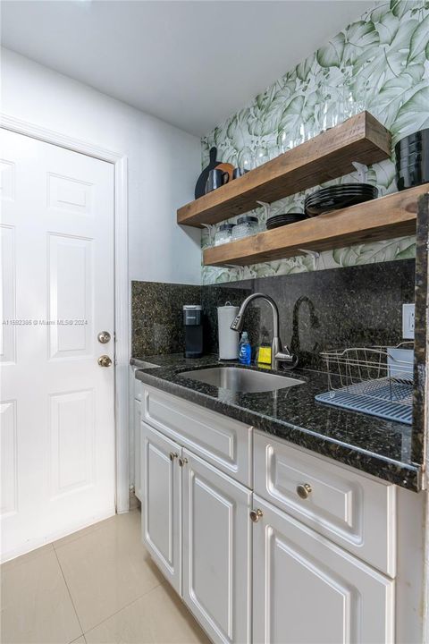 Active With Contract: $345,000 (1 beds, 1 baths, 433 Square Feet)