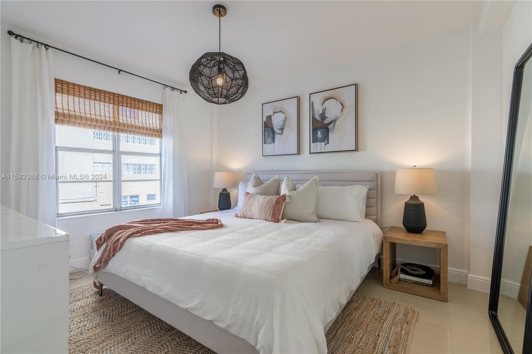 Active With Contract: $345,000 (1 beds, 1 baths, 433 Square Feet)