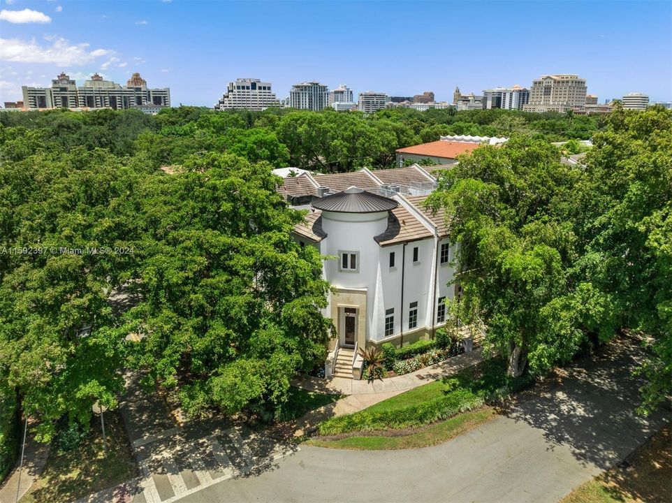 For Sale: $2,875,000 (3 beds, 3 baths, 3307 Square Feet)