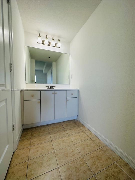For Rent: $3,000 (3 beds, 2 baths, 1245 Square Feet)