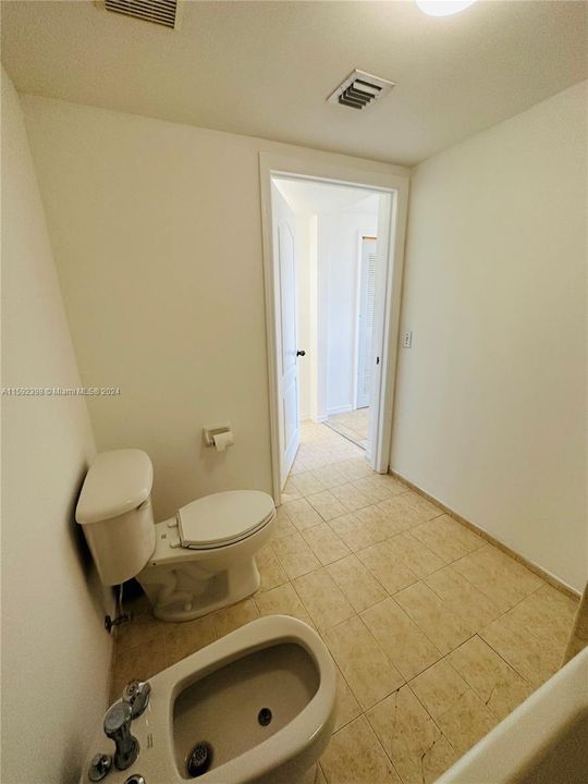 出租: $3,000 (3 贝兹, 2 浴室, 1245 平方英尺)