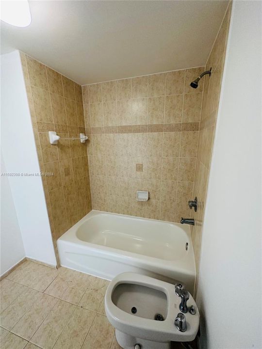 出租: $3,000 (3 贝兹, 2 浴室, 1245 平方英尺)