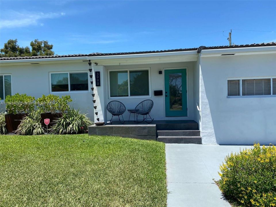 Active With Contract: $3,500 (3 beds, 1 baths, 1911 Square Feet)