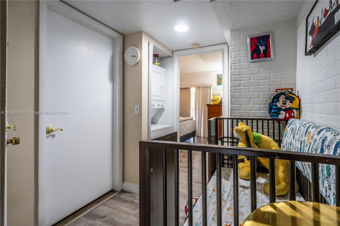 Active With Contract: $310,000 (2 beds, 1 baths, 940 Square Feet)