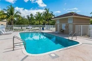 Active With Contract: $210,000 (3 beds, 2 baths, 999 Square Feet)