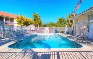 Active With Contract: $210,000 (3 beds, 2 baths, 999 Square Feet)