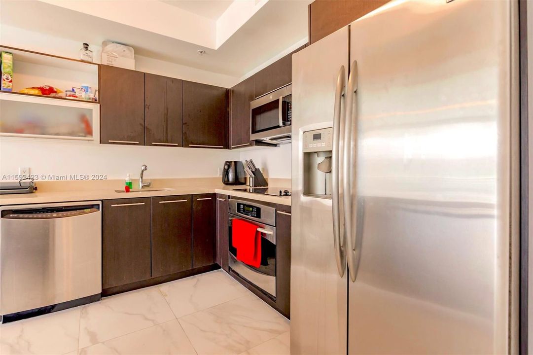 For Sale: $600,000 (2 beds, 2 baths, 1129 Square Feet)