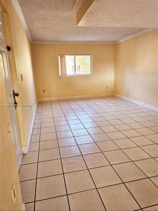 Recently Rented: $2,700 (3 beds, 2 baths, 1325 Square Feet)