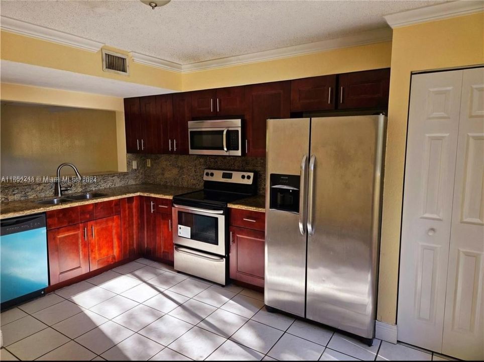 Recently Rented: $2,700 (3 beds, 2 baths, 1325 Square Feet)