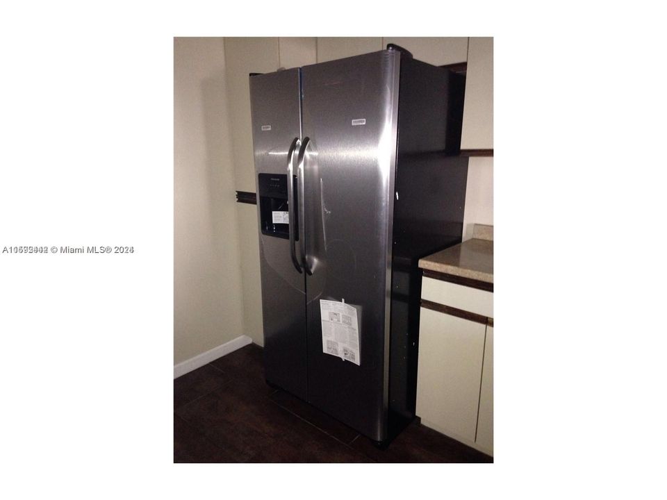 Active With Contract: $2,750 (1 beds, 1 baths, 836 Square Feet)