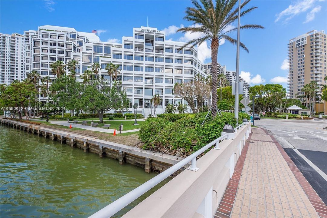 Active With Contract: $2,750 (1 beds, 1 baths, 836 Square Feet)