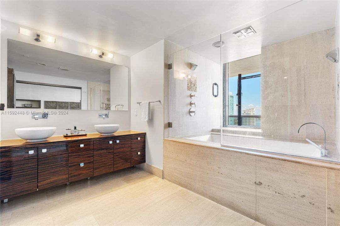 For Sale: $2,198,000 (2 beds, 2 baths, 1323 Square Feet)