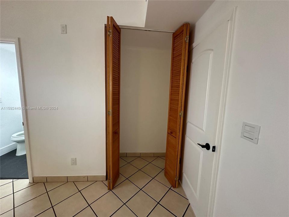 For Rent: $3,500 (2 beds, 2 baths, 780 Square Feet)