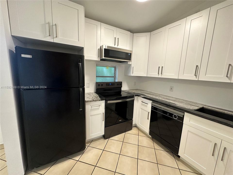 For Rent: $3,500 (2 beds, 2 baths, 780 Square Feet)