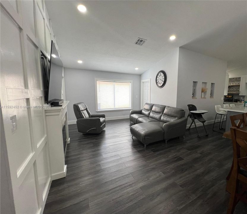 Active With Contract: $3,500 (4 beds, 2 baths, 1629 Square Feet)
