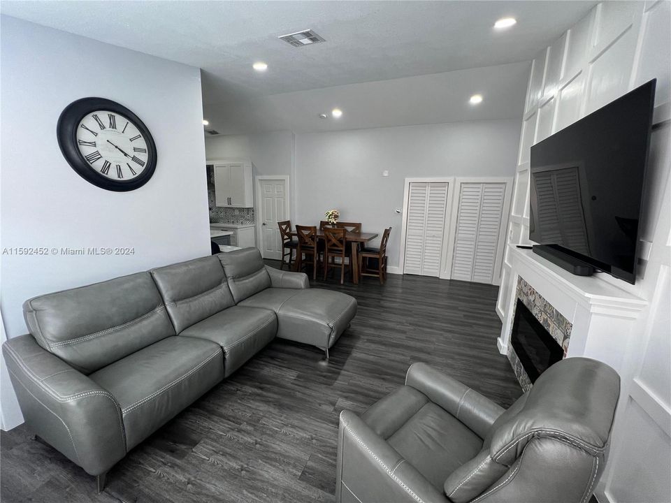 Active With Contract: $3,500 (4 beds, 2 baths, 1629 Square Feet)