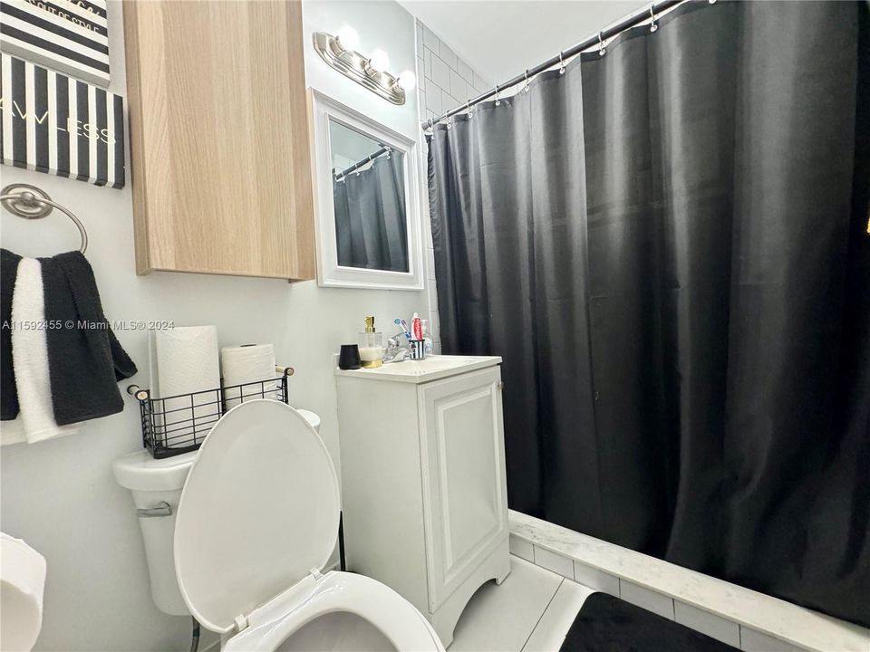 For Rent: $1,500 (0 beds, 1 baths, 315 Square Feet)