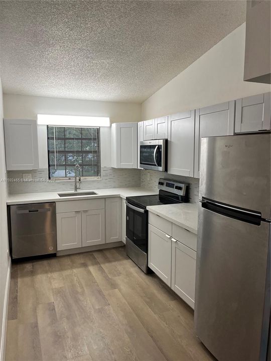 For Sale: $350,000 (2 beds, 2 baths, 935 Square Feet)