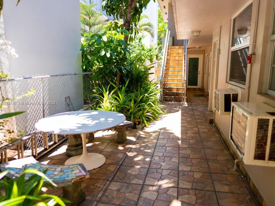 For Sale: $276,000 (1 beds, 1 baths, 540 Square Feet)