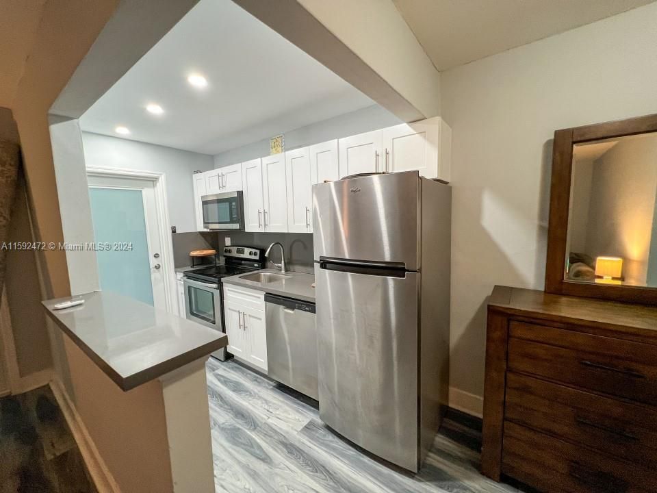 For Sale: $276,000 (1 beds, 1 baths, 540 Square Feet)