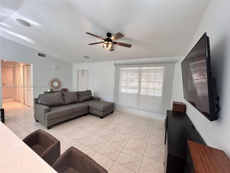 Active With Contract: $3,100 (3 beds, 2 baths, 1334 Square Feet)