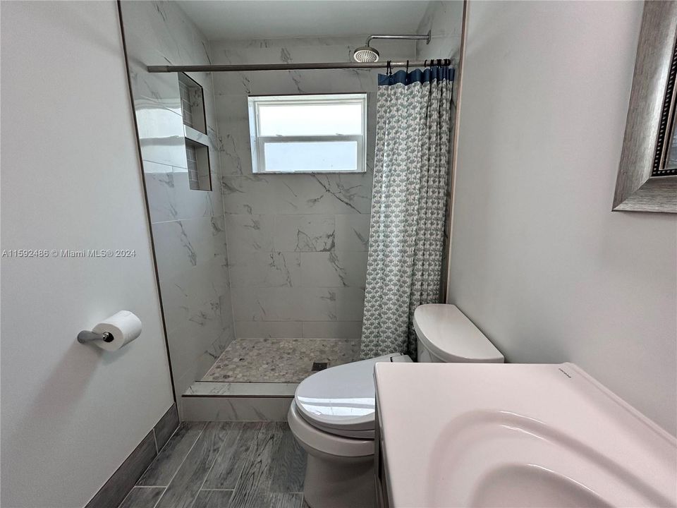 Active With Contract: $3,100 (3 beds, 2 baths, 1334 Square Feet)