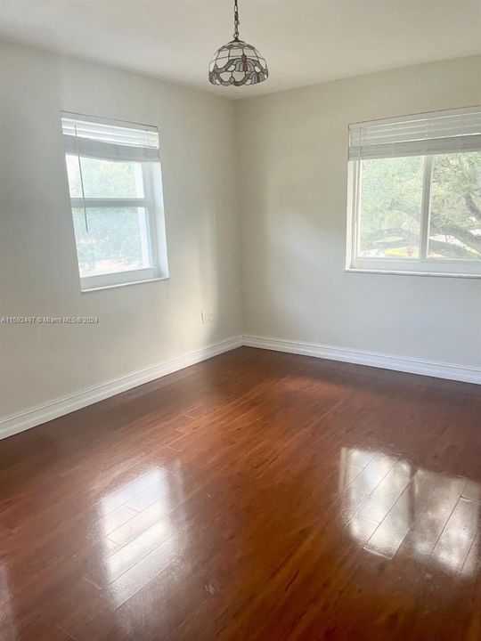 For Rent: $2,700 (2 beds, 1 baths, 1120 Square Feet)