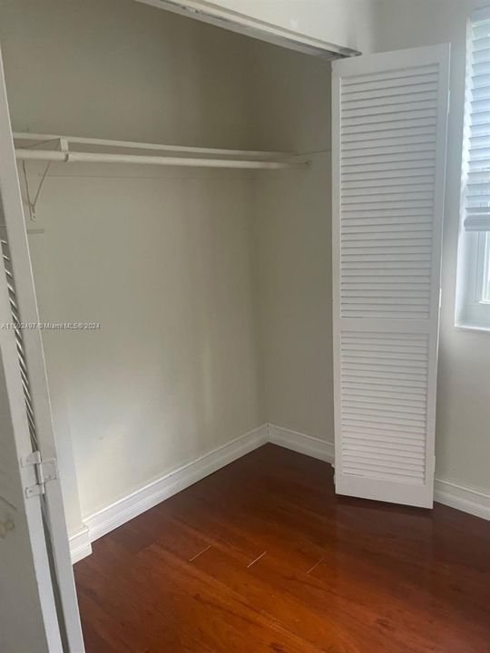 For Rent: $2,700 (2 beds, 1 baths, 1120 Square Feet)