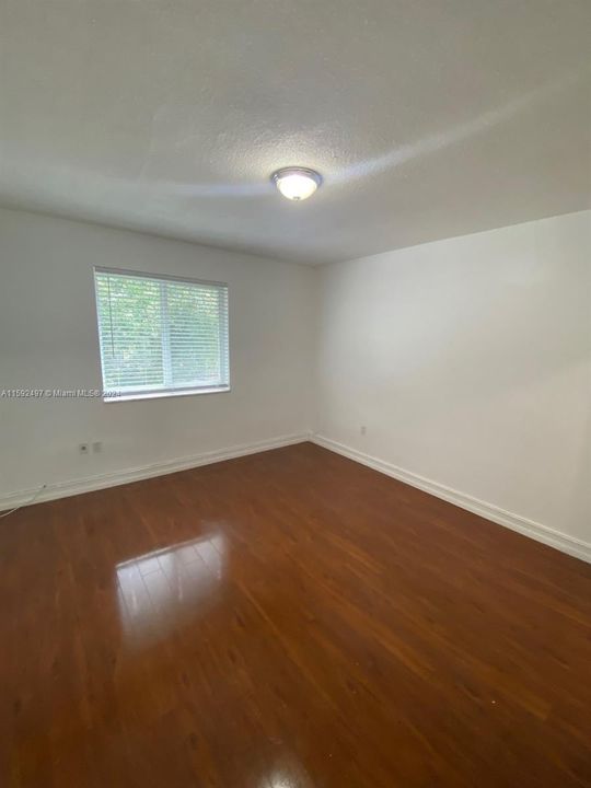 For Rent: $2,700 (2 beds, 1 baths, 1120 Square Feet)