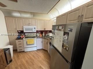 For Sale: $325,000 (3 beds, 2 baths, 1115 Square Feet)