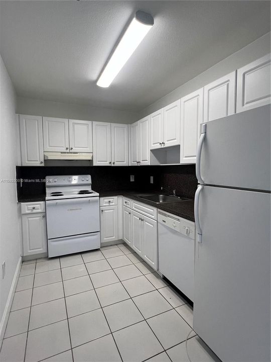 For Rent: $2,300 (2 beds, 1 baths, 685 Square Feet)