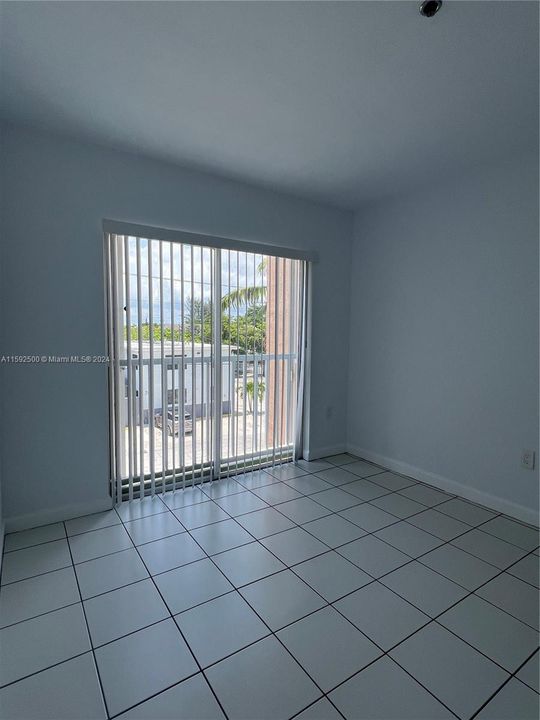 For Rent: $2,300 (2 beds, 1 baths, 685 Square Feet)