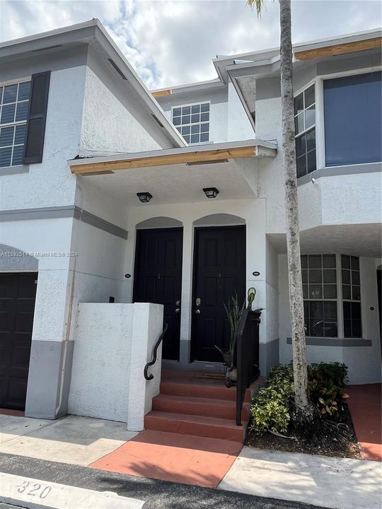 Active With Contract: $2,700 (3 beds, 3 baths, 1285 Square Feet)