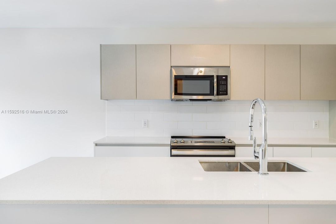 Active With Contract: $2,950 (3 beds, 2 baths, 1309 Square Feet)