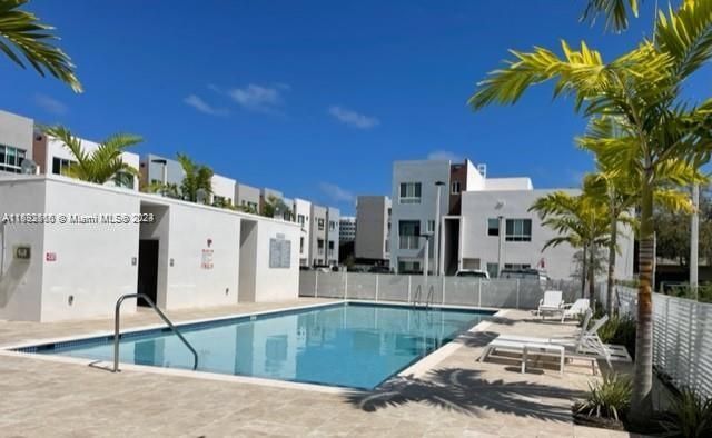 Active With Contract: $2,950 (3 beds, 2 baths, 1309 Square Feet)