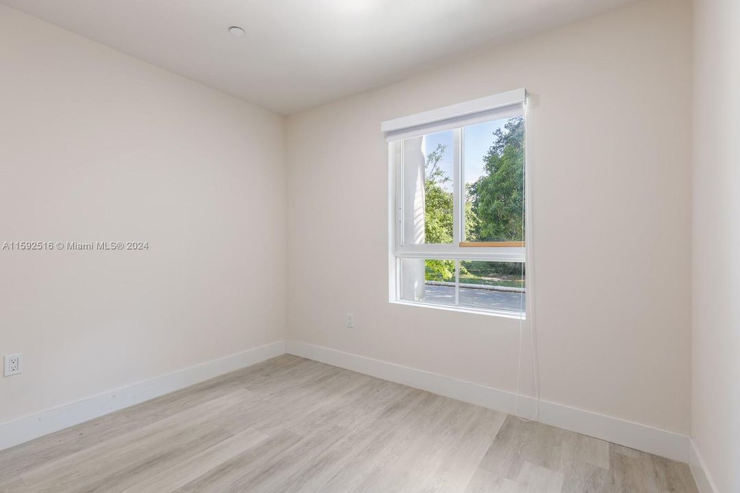 Active With Contract: $2,950 (3 beds, 2 baths, 1309 Square Feet)