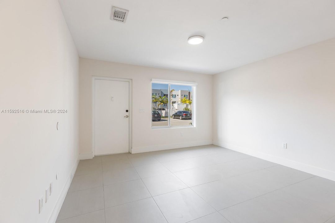 Active With Contract: $2,950 (3 beds, 2 baths, 1309 Square Feet)