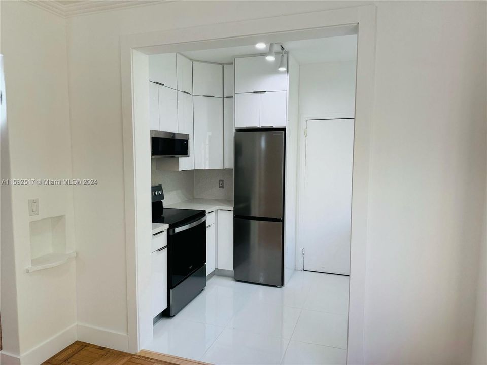 For Rent: $3,950 (2 beds, 2 baths, 1200 Square Feet)