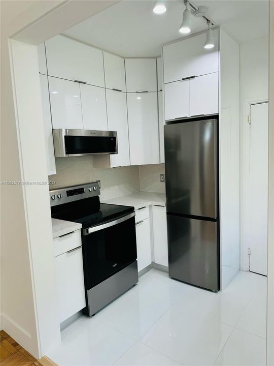 For Rent: $3,950 (2 beds, 2 baths, 1200 Square Feet)