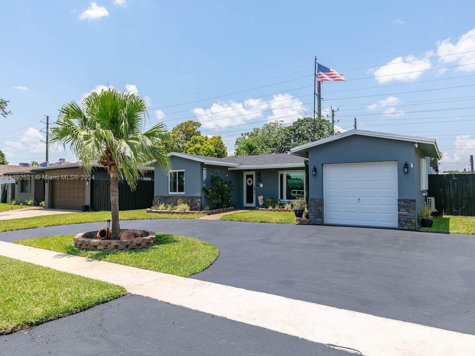 For Sale: $685,000 (3 beds, 2 baths, 1848 Square Feet)