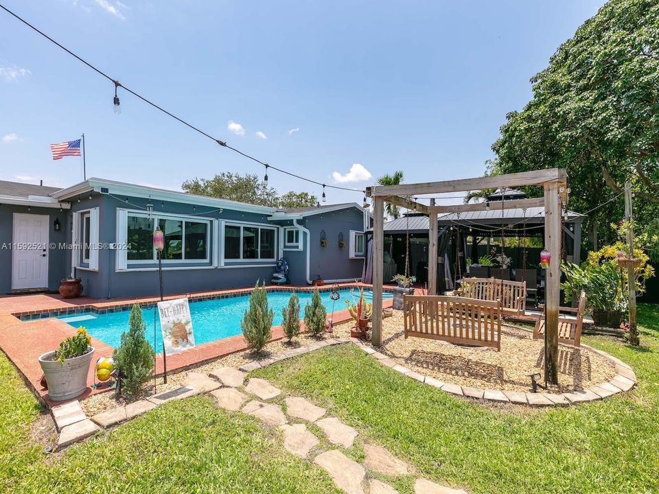 For Sale: $685,000 (3 beds, 2 baths, 1848 Square Feet)