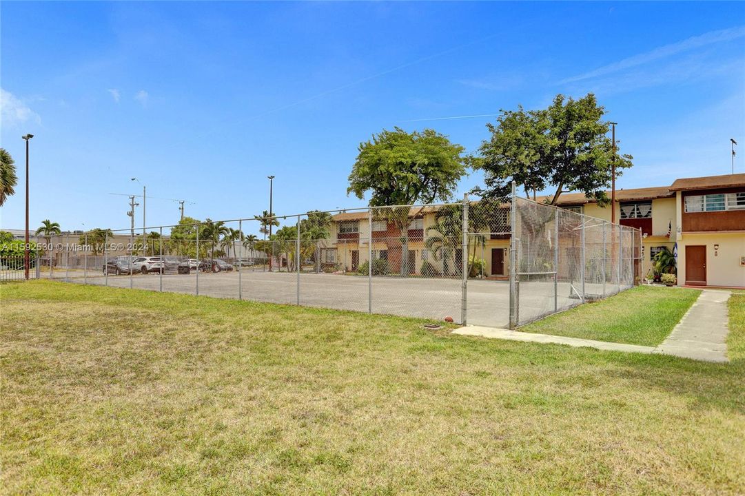 Active With Contract: $300,000 (3 beds, 2 baths, 1006 Square Feet)