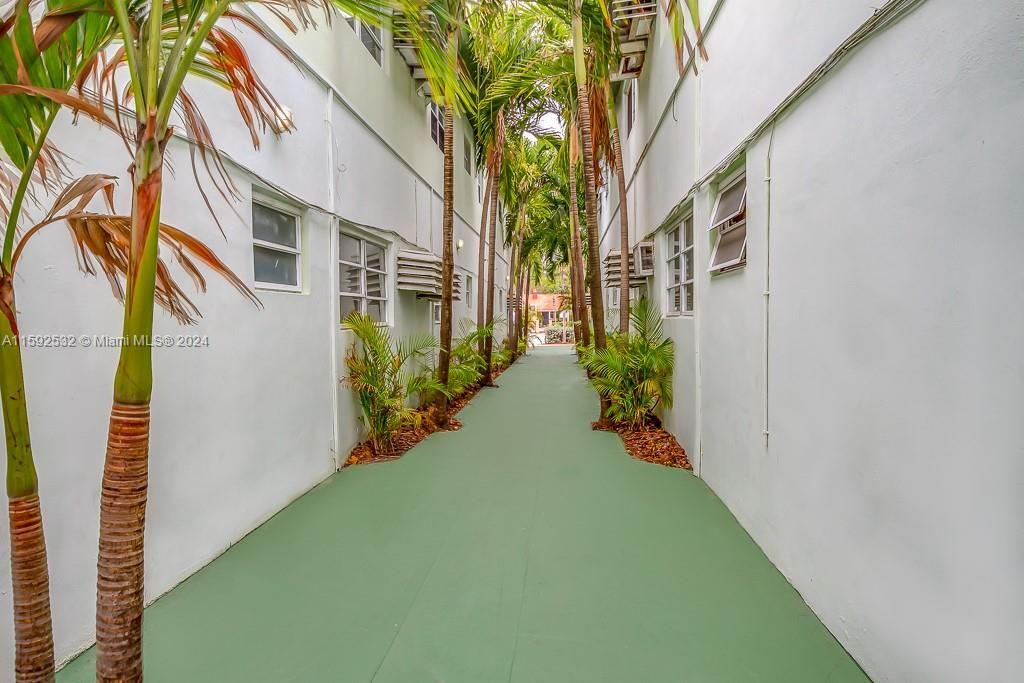 Active With Contract: $1,650 (1 beds, 1 baths, 9496 Square Feet)