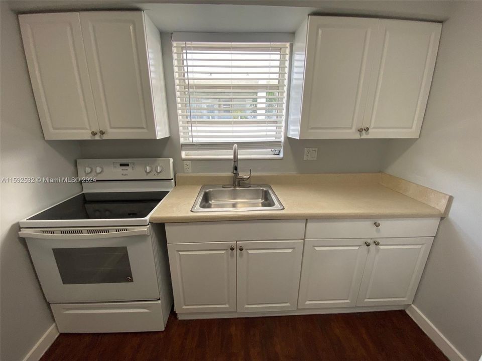 Active With Contract: $1,650 (1 beds, 1 baths, 9496 Square Feet)