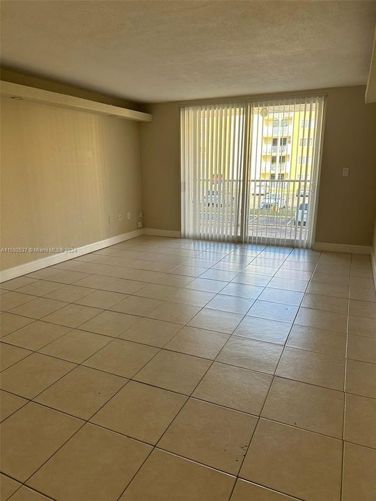 Recently Rented: $1,850 (1 beds, 1 baths, 870 Square Feet)