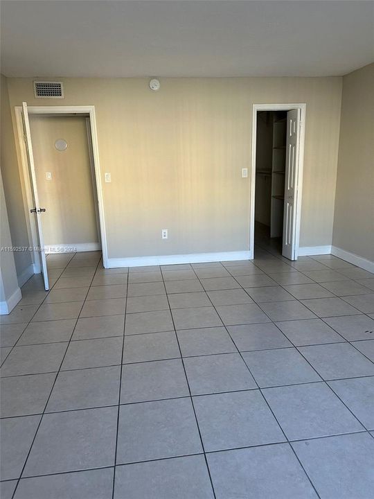 Recently Rented: $1,850 (1 beds, 1 baths, 870 Square Feet)