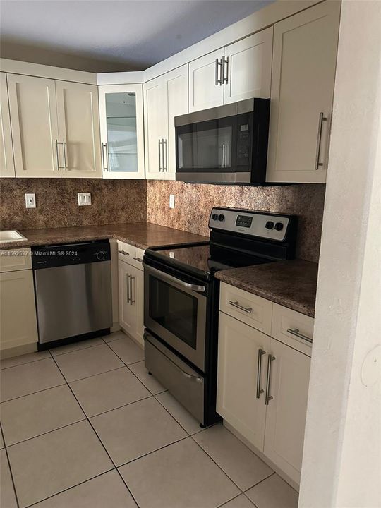 Recently Rented: $1,850 (1 beds, 1 baths, 870 Square Feet)