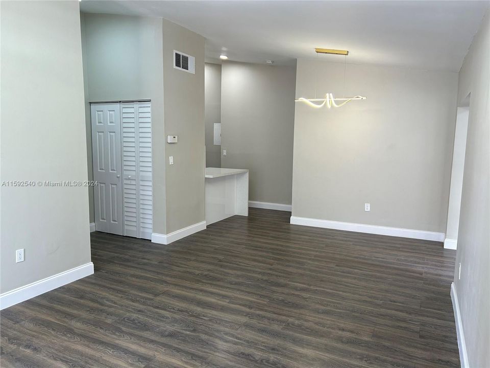 Active With Contract: $2,600 (2 beds, 2 baths, 917 Square Feet)