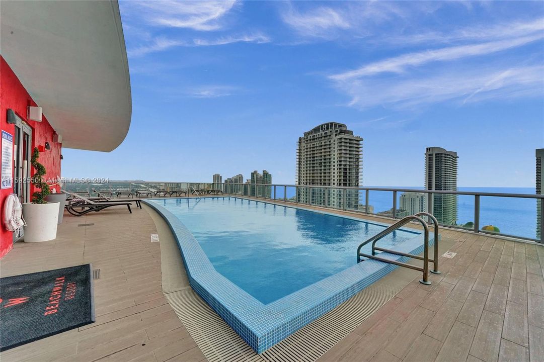 Owner Exclusive Rooftop Pool